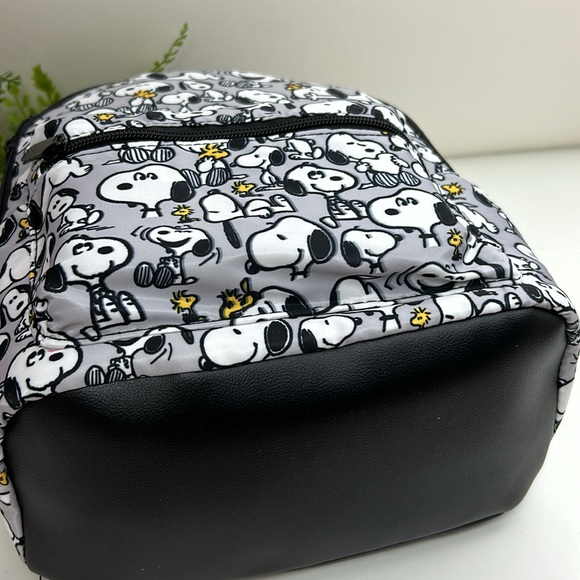 Snoopy Woodstock Mini Backpack NWT! Lightweight, Grey and black nylon - Picture 14 of 16